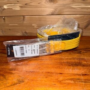 NEW J. LINDEBERG Stockholm *Italy* Yellow Stretch Woven Golf Belt 30-31” NWT
